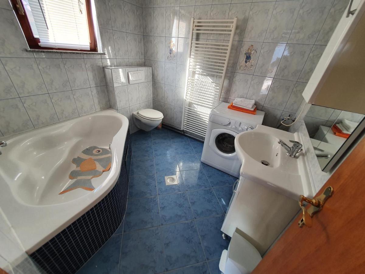 House Antea Apartment Lucko Bagian luar foto